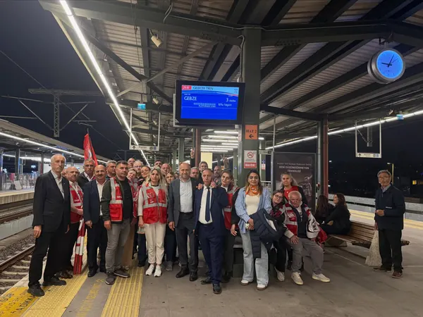 Pendik örgütüyle birlikte · 106